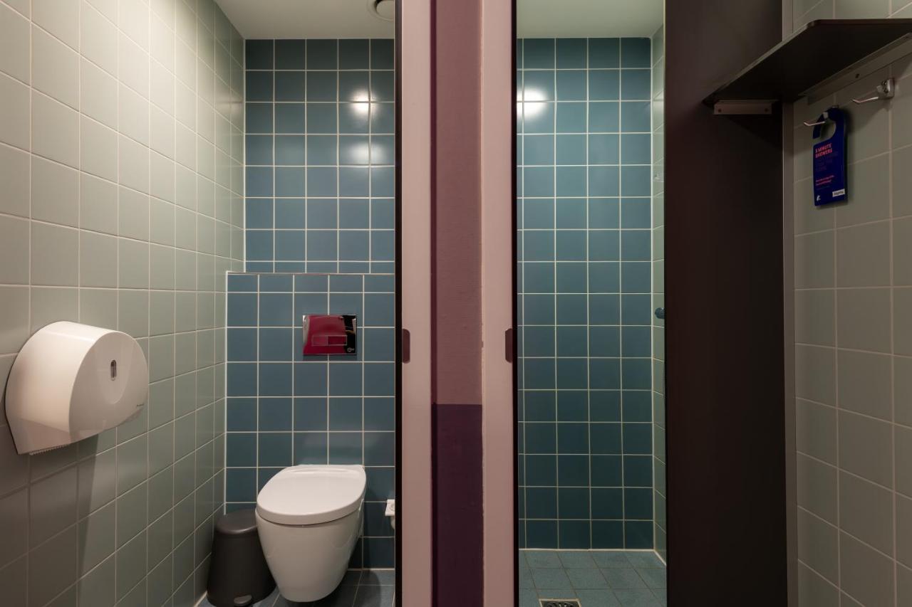 Vierpersoonskamer met Eigen Badkamer en Douche